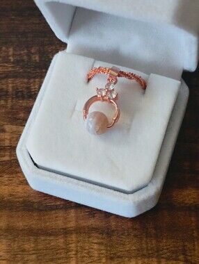 ​KC Rose Gold Agate Necklace with Cubic Zirconia Pendant - White Roses & Sherry